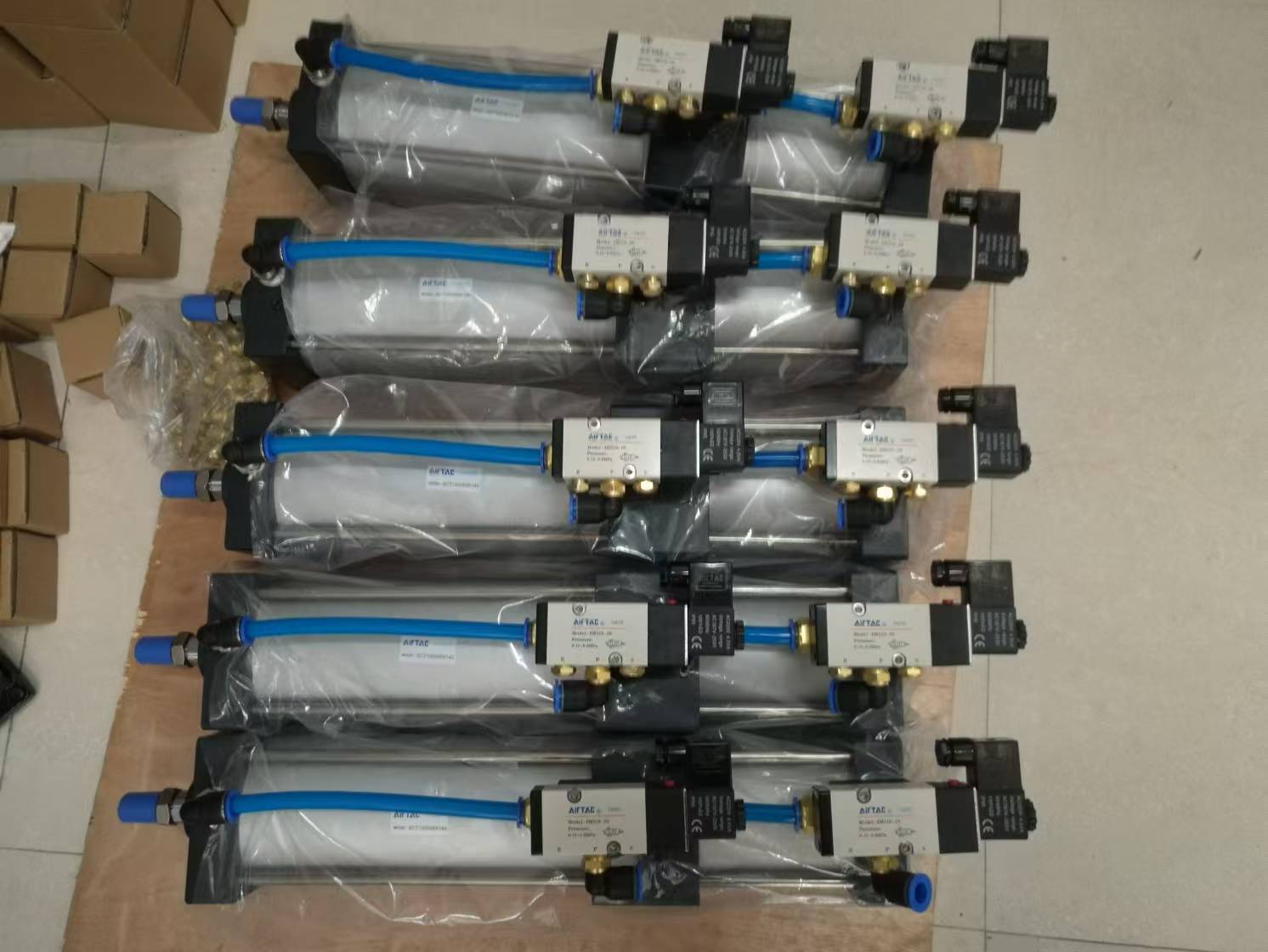 The use of solenoid valves installed on cylinders